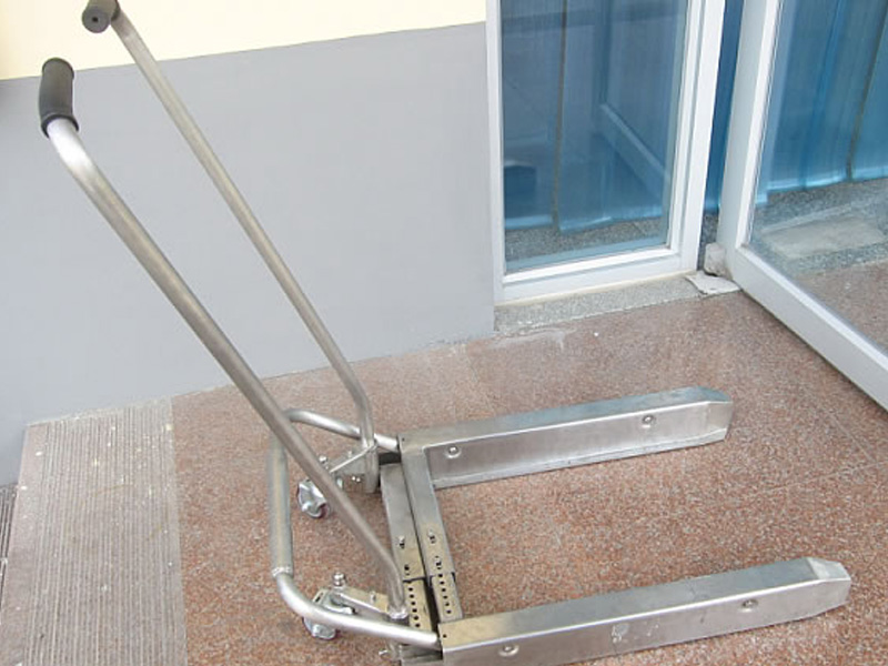 周轉(zhuǎn)箱搬運(yùn)車